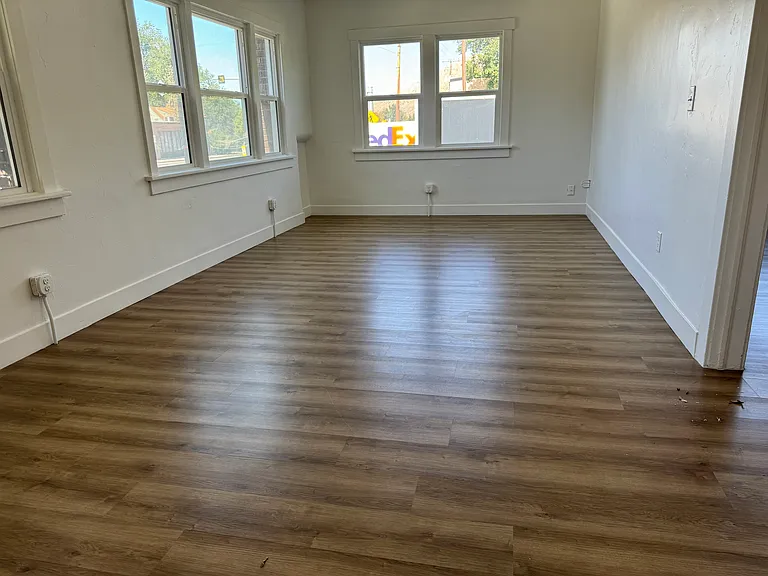 376 N 300 W #3 — Photo 4