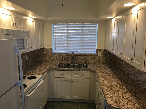 4th image of 730 NE 11th Ave