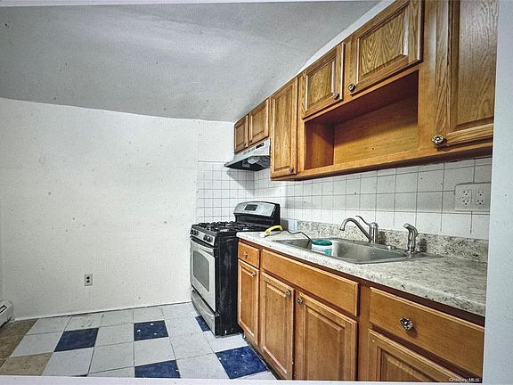 2nd image of 187-15 Tioga Drive