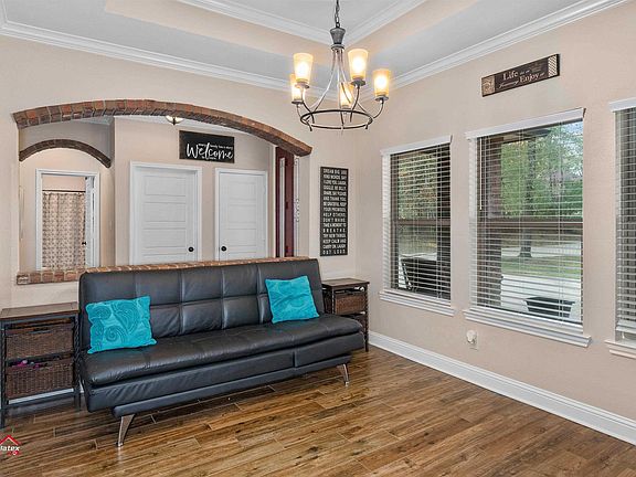 4th image of 155 Hidden Creek Ln