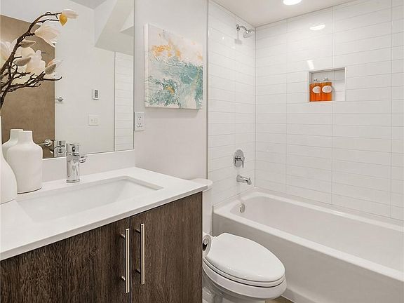 4th image of 14013 Greenwood Ave N #C