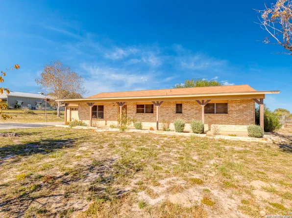 171 Big Oak Drive, Adkins, TX 78101