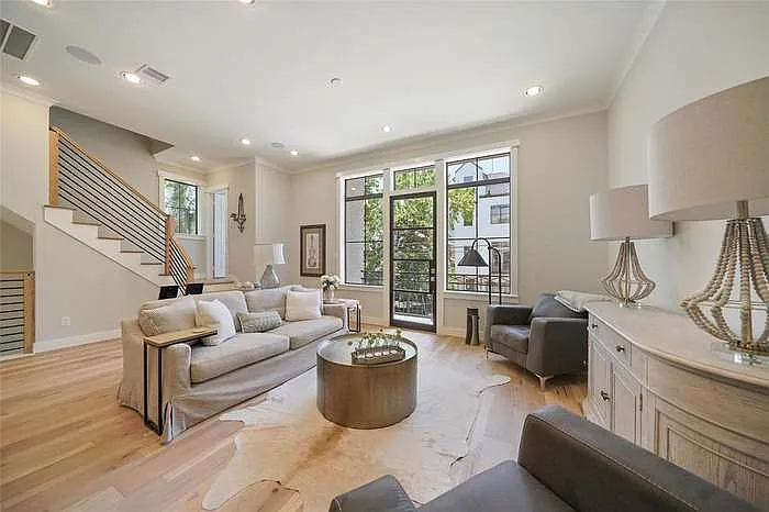 414 Hyde Park Blvd — Photo 5