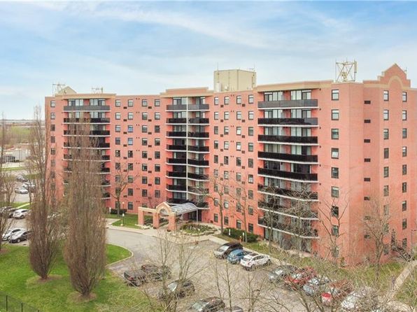 9 Bonheur Ct #207, Brantford, ON N3P 1Z5