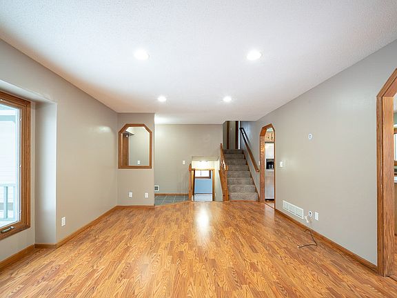 3rd image of 8812 Kilbirnie Ter N