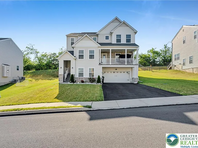 5044 Bellflower Dr — Photo 2