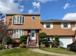 814 Franklin Pl, Franklin Square, NY 11010