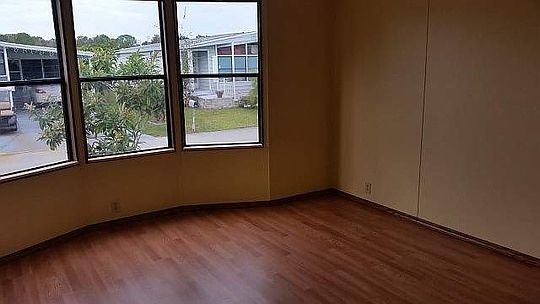 3rd image of 494 Archer Ln