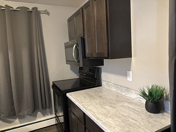 2nd image of 2958 Westridge Ave #4