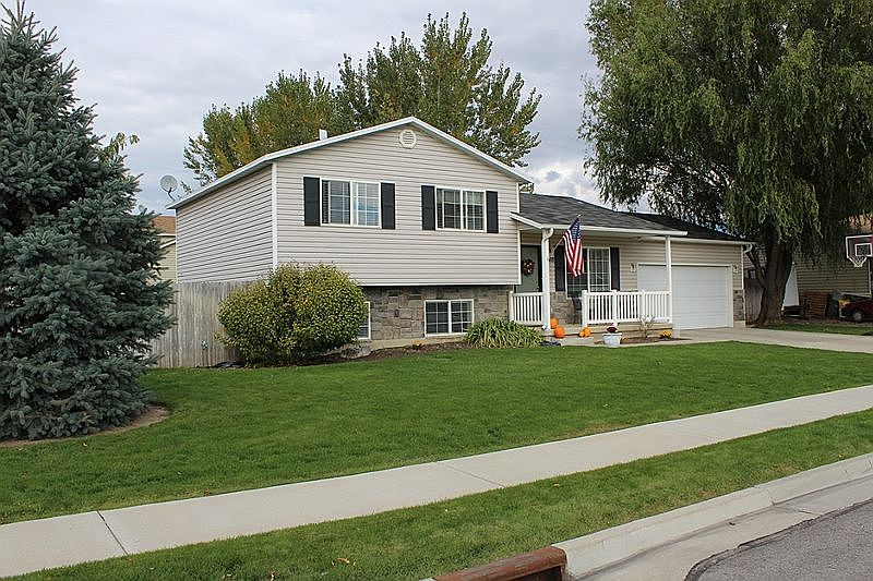 1st image of 1648 W 200th St S