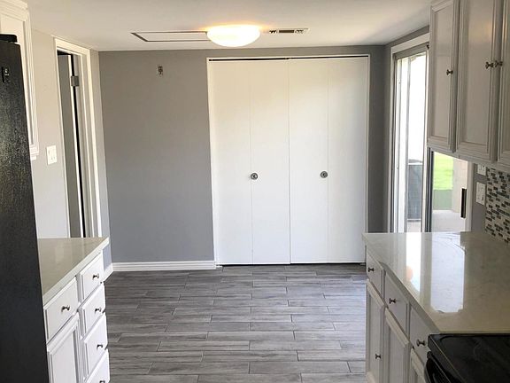 BREAKFAST AREA/LAUNDRY AREA