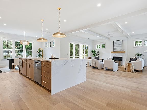 5th image of 1463 Seminole St