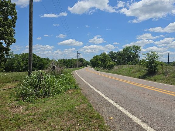 4th image of 940 W Highway 96