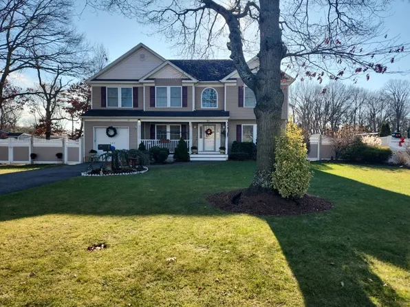104 Queen St, Bay Shore, NY 11706