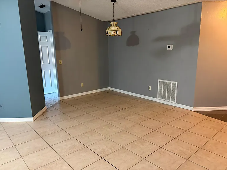 1462 Melshire Ave — Photo 2