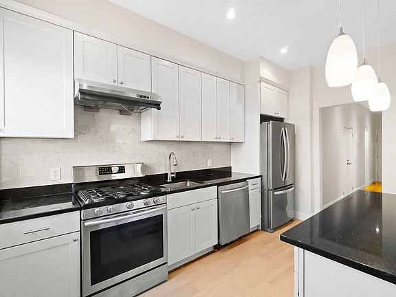5th image of 580-582 Gregory Ave #1