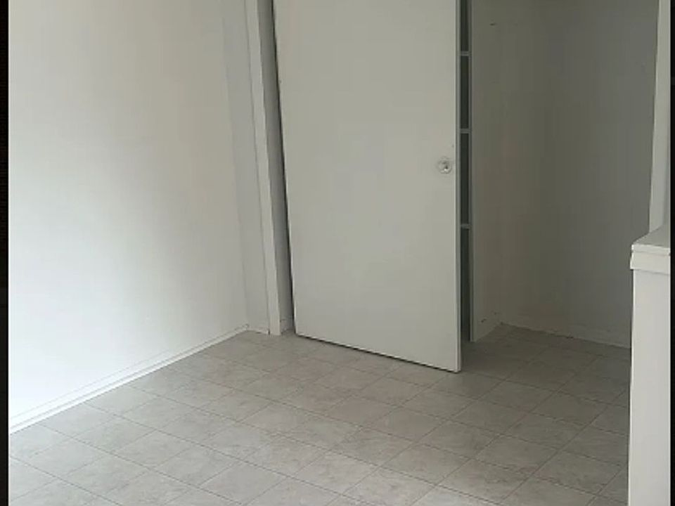 271 Garden Ln, photo 9