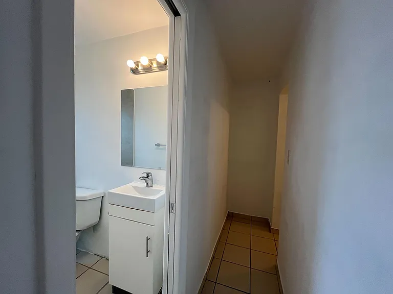 1725 NE 148th St — Photo 16