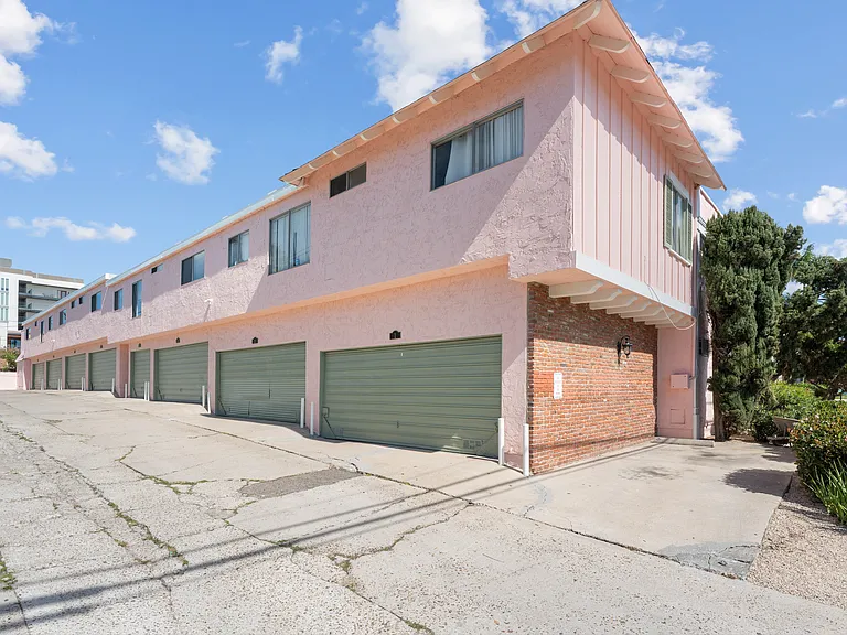 Valeria Apartments — Photo 14