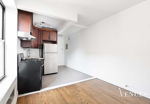 3rd image of 2228 1st Ave #10B