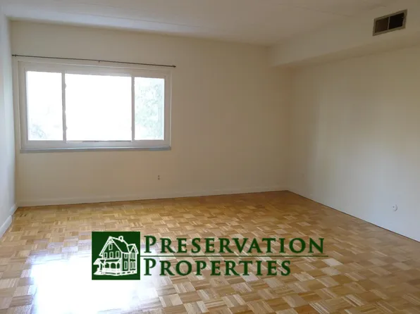 300 Tremont St APT 2, Newton, MA 02458