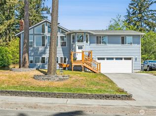 1556 SW Robertson Dr, Oak Harbor, WA