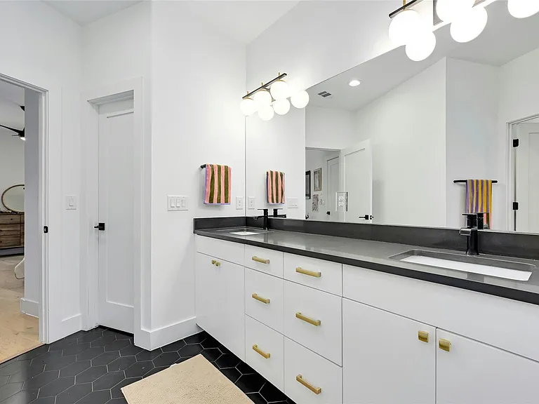 1187 Oak Grove Ave — Photo 15