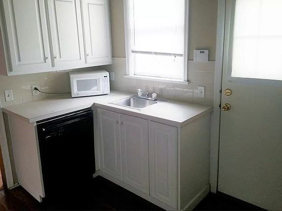 4th image of 558 & 560 S 34th St #2