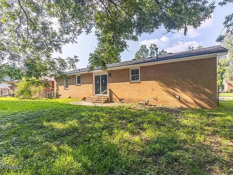 106 E Walker St — Photo 14