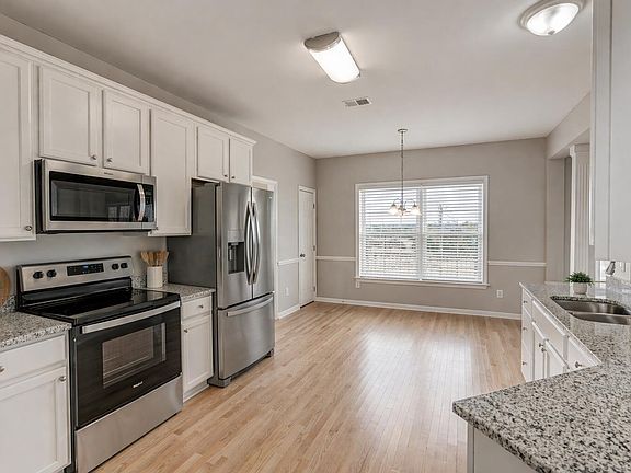 5th image of 480 Seastone St