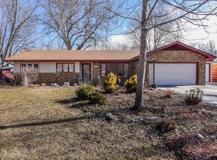 1180 Lindenwood Dr, Aurora, IL 60506