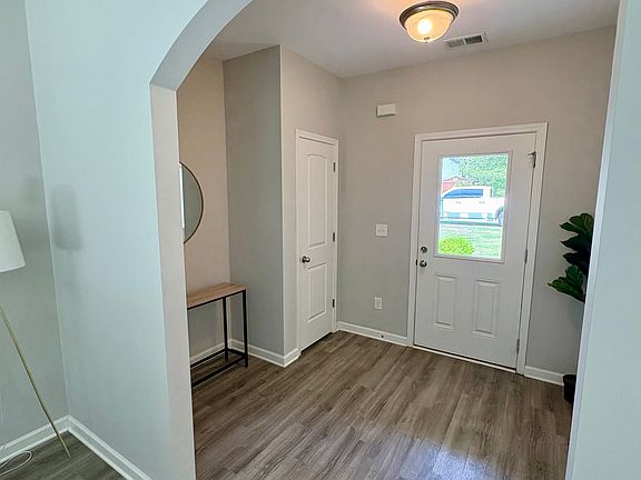 5th image of 142 Sourwood Ln