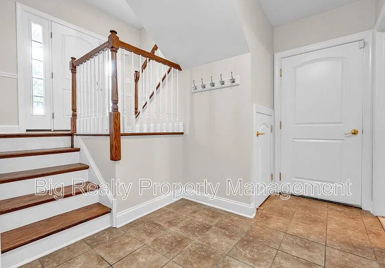 364 Prospect St — Photo 13