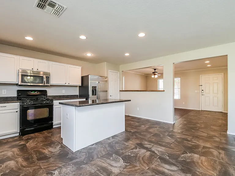 1726 E Bradstock Way — Photo 5