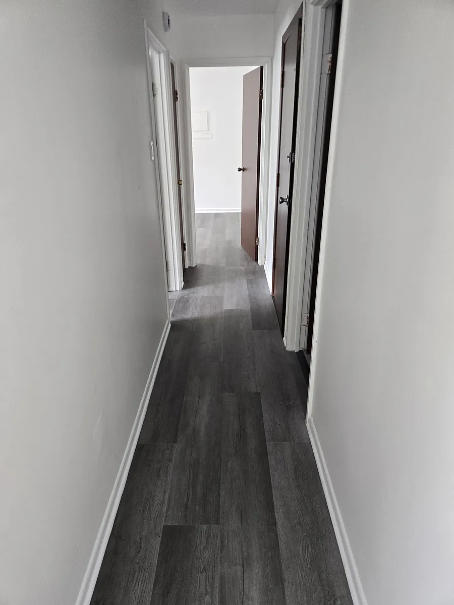 Building Photo - 504 S Schroeder Ave #1