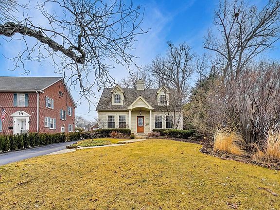 4th image of 881 Harvard Ct
