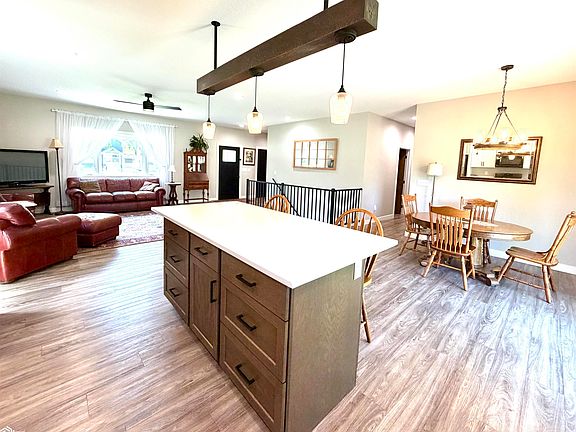 5th image of 346 Sarah Ave