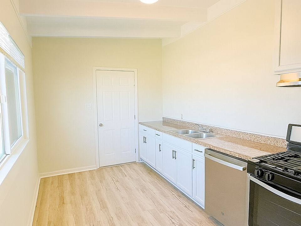 1st image of 1443 S School St