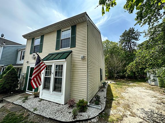 2nd image of 38 Dorchester Cir