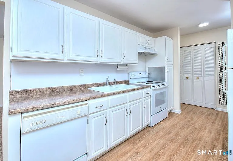 49 Southport Woods Dr #49 — Photo 4