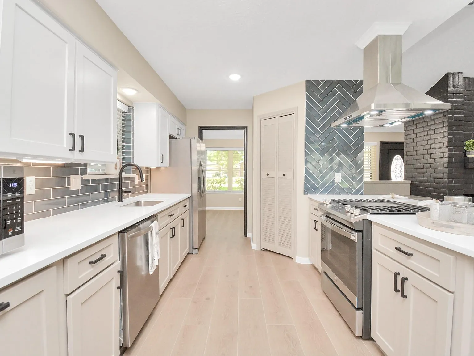 4 bed, 3.0 bath, 2312 sqft, $2,950 — Photo 1