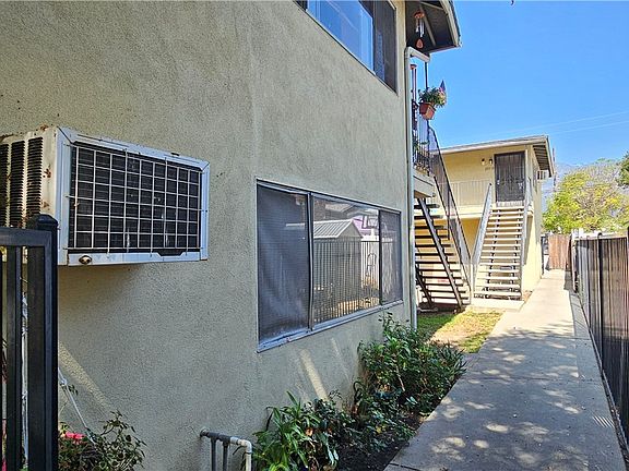 3rd image of 231 E Maple Ave