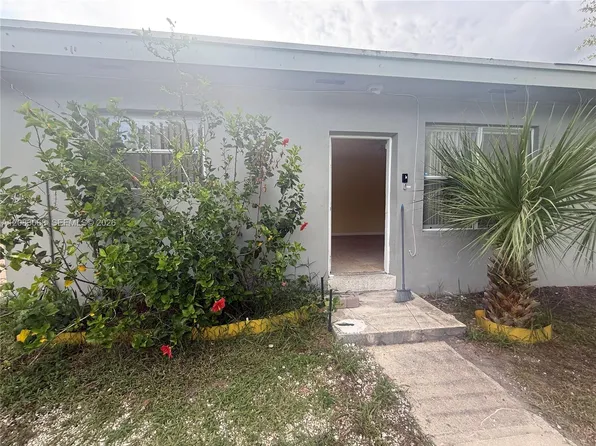 14 NW 169th St #2, Miami, FL 33169