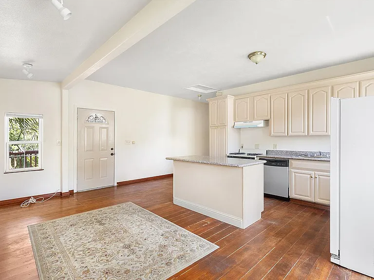 1431 Linden St #B — Photo 5