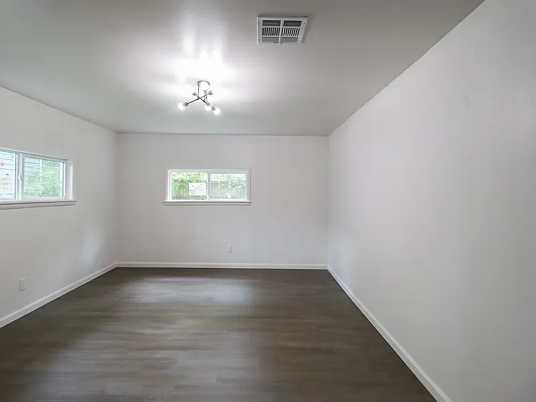 1008 E King Pl — Photo 14