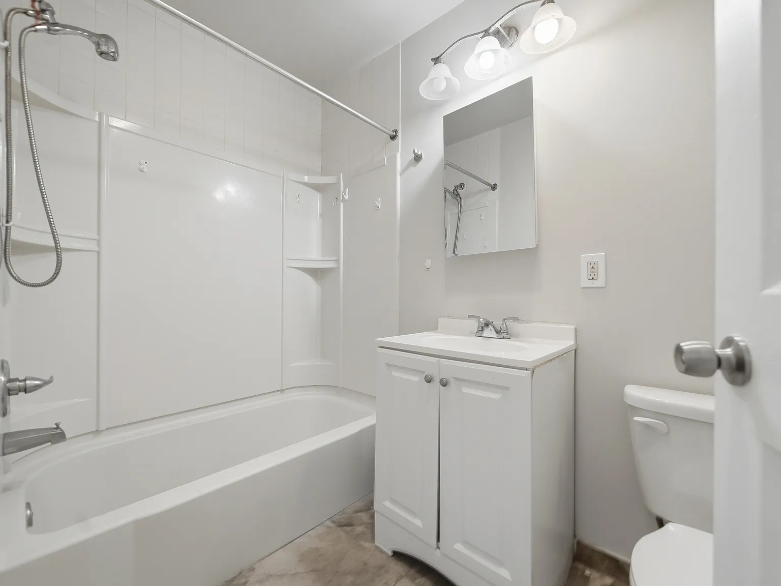 1 bed, 700 sqft, $1,690 — Photo 3