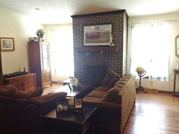 3rd image of 107 Granada Dr