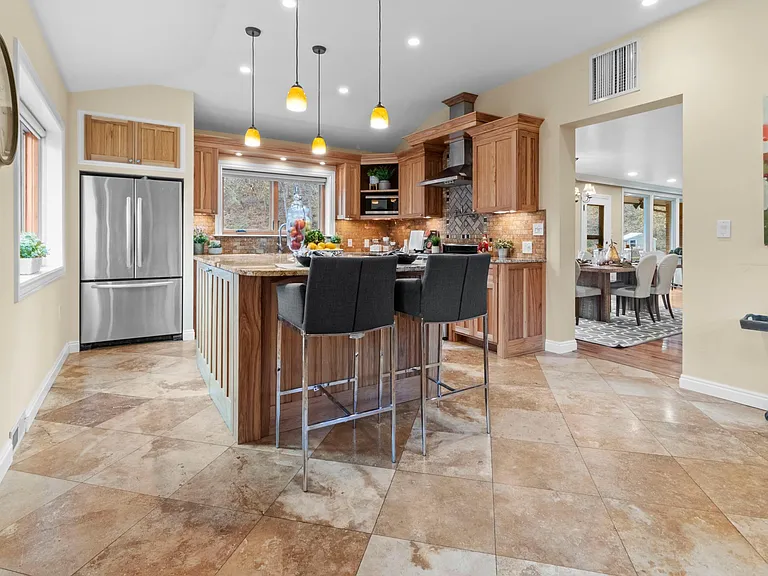 3070 E Millcreek Dell Ln — Photo 9