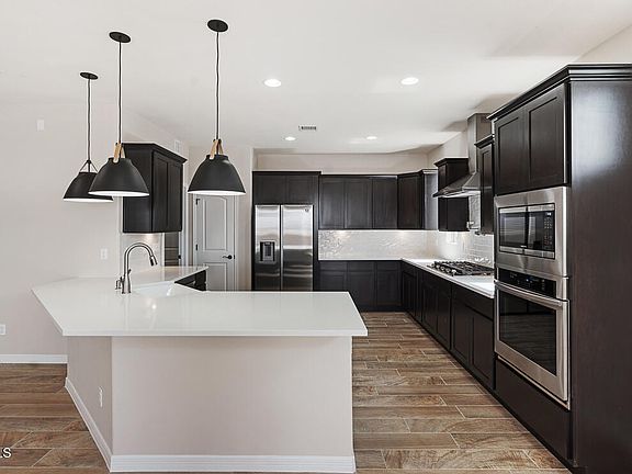 3rd image of 905 Bilton Pl