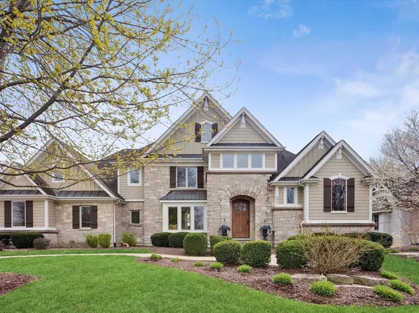 521 River Ridge Dr, Saint Charles, IL 60175
